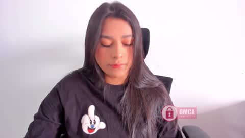 Snapshot of mypretty_isabella chatting on December 1, 2024, 5:02 pm Bella online show from December 1, 2024, 5:02 pm