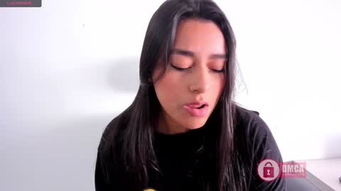 Snapshot of mypretty_isabella chatting on January 10, 2025, 4:20 pm Bella online show from January 10, 2025, 4:20 pm