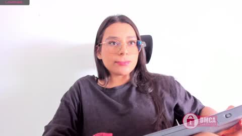 Snapshot of mypretty_isabella chatting on January 22, 2025, 5:38 pm Bella online show from January 22, 2025, 5:38 pm