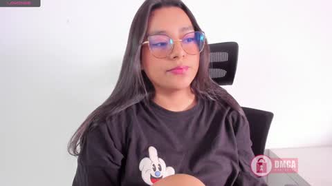 Snapshot of mypretty_isabella chatting on January 28, 2025, 3:04 pm Bella online show from January 28, 2025, 3:04 pm