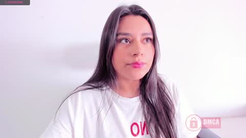 Snapshot of mypretty_isabella chatting on January 30, 2025, 5:49 pm Bella online show from January 30, 2025, 5:49 pm