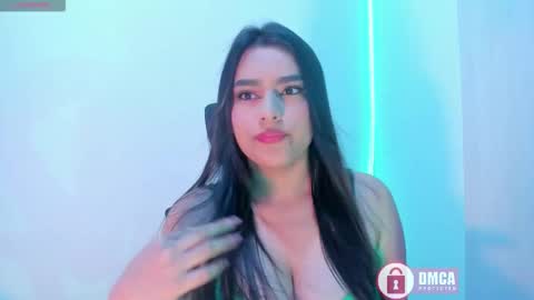 Snapshot of mypretty_isabella chatting on October 6, 2025, 12:08 am Bella online show from October 6, 2025, 12:08 am