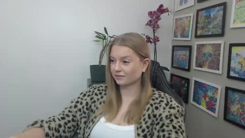 Snapshot of mysteryericax chatting on April 2, 2026, 10:46 am Erica online show from April 2, 2026, 10:46 am