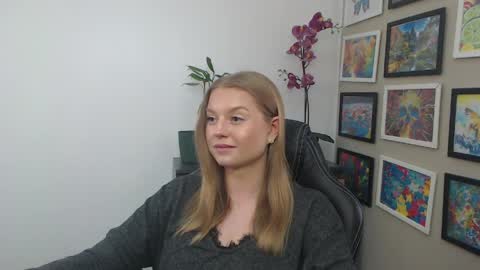 Snapshot of mysteryericax chatting on April 3, 2026, 12:14 pm Erica online show from April 3, 2026, 12:14 pm