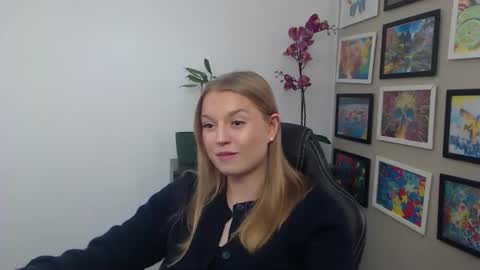 Snapshot of mysteryericax chatting on April 7, 2026, 10:05 am Erica online show from April 7, 2026, 10:05 am