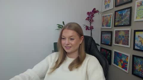 Snapshot of mysteryericax chatting on April 13, 2026, 9:48 am Erica online show from April 13, 2026, 9:48 am