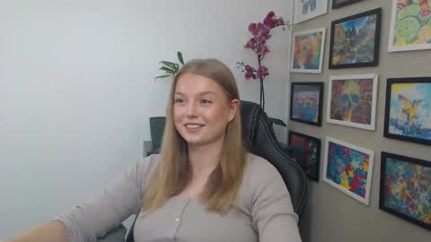 Snapshot of mysteryericax chatting on April 16, 2026, 9:10 am Erica online show from April 16, 2026, 9:10 am