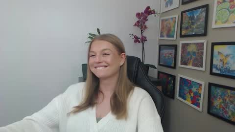 Snapshot of mysteryericax chatting on April 17, 2026, 1:25 pm Erica online show from April 17, 2026, 1:25 pm