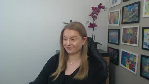 Snapshot of mysteryericax chatting on April 20, 2026, 11:24 am Erica online show from April 20, 2026, 11:24 am