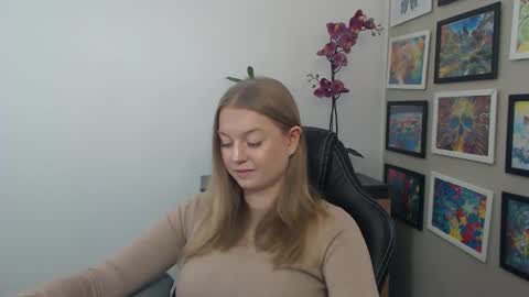 Snapshot of mysteryericax chatting on April 21, 2026, 7:47 am Erica online show from April 21, 2026, 7:47 am