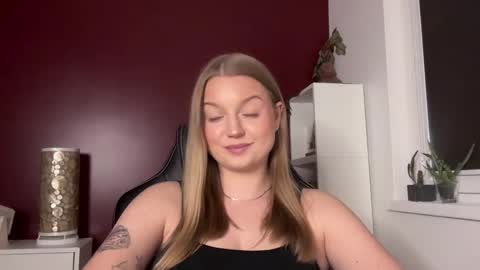 Snapshot of mysteryericax chatting on May 5, 2026, 11:29 am Erica online show from May 5, 2026, 11:29 am