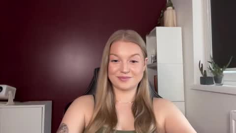 Snapshot of mysteryericax chatting on May 6, 2026, 9:03 am Erica online show from May 6, 2026, 9:03 am