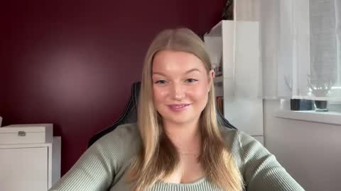Snapshot of mysteryericax chatting on May 8, 2026, 7:57 am Erica online show from May 8, 2026, 7:57 am