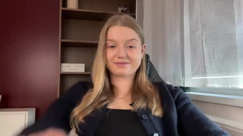 Snapshot of mysteryericax chatting on May 16, 2026, 10:12 am Erica online show from May 16, 2026, 10:12 am
