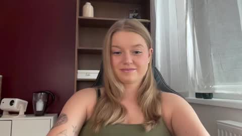 Snapshot of mysteryericax chatting on June 1, 2026, 7:43 am Erica online show from June 1, 2026, 7:43 am