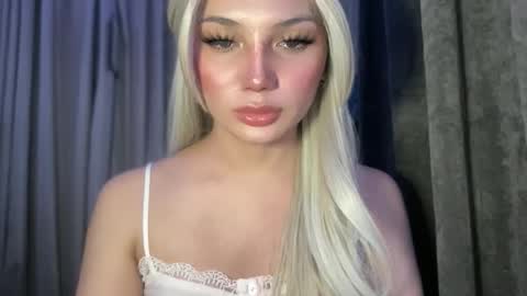 Snapshot of mysteryman_xxx chatting on April 29, 2026, 8:26 pm UR GIRL NEXTDOOR online show from April 29, 2026, 8:26 pm