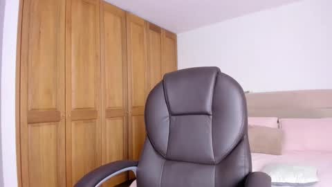 Elena online show from October 25, 2025, 9:09 pm