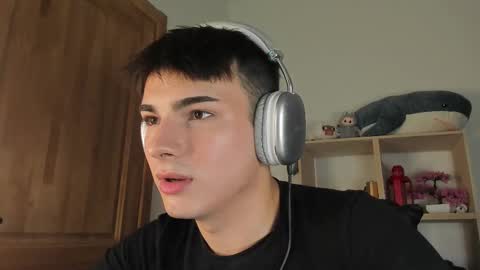 Snapshot of mystic_evan chatting on November 4, 2025, 8:30 pm Evan Brown online show from November 4, 2025, 8:30 pm