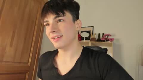 Snapshot of mystic_evan chatting on December 17, 2025, 7:53 pm Evan Brown online show from December 17, 2025, 7:53 pm