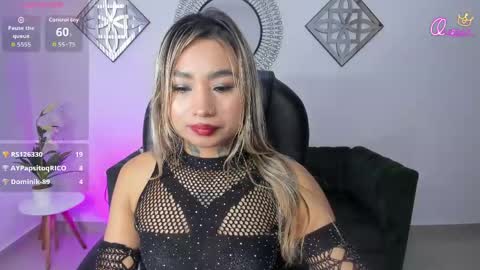 mystic_nova_ online show from April 28, 2026, 11:48 am