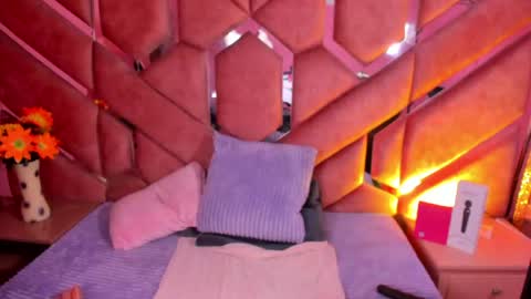 Snapshot of mysticdoll_ chatting on April 19, 2026, 2:05 pm Mystic online show from April 19, 2026, 2:05 pm