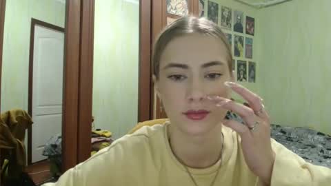 Emelie online show from October 6, 2025, 11:57 pm