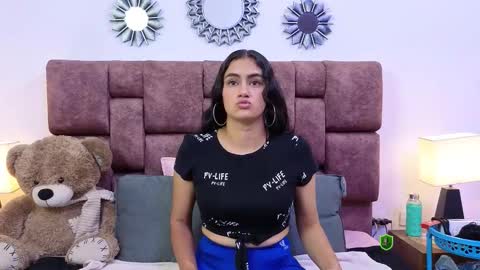 mysticliah online show from November 10, 2025, 12:04 pm