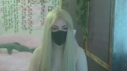 mysticyumiko online show from April 17, 2026, 8:17 am