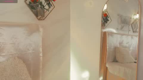 naamah_b online show from November 28, 2025, 2:20 pm