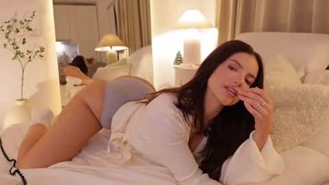 Nadia online show from November 17, 2025, 8:36 pm