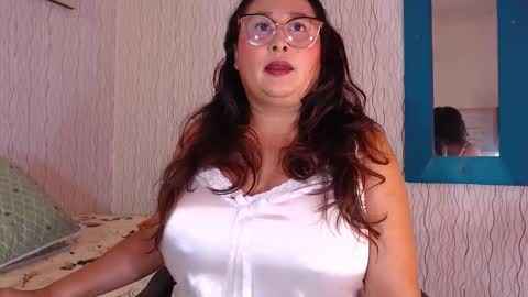 Nadia online show from September 8, 2025, 5:56 pm