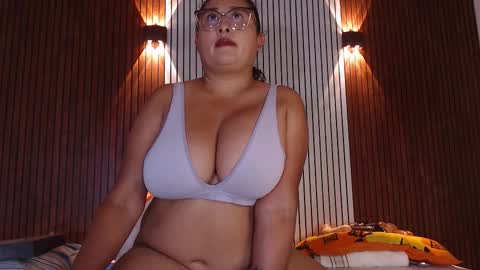 Snapshot of nadiawhite_ chatting on March 6, 2026, 9:28 am Nadia online show from March 6, 2026, 9:28 am