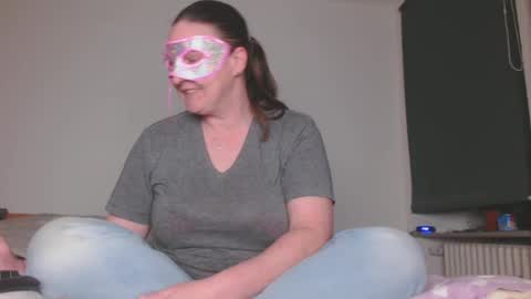 Nadine online show from December 17, 2024, 4:21 pm