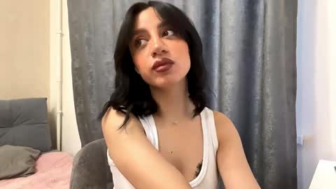 Snapshot of nadinevanni chatting on May 1, 2026, 1:05 pm Leya online show from May 1, 2026, 1:05 pm