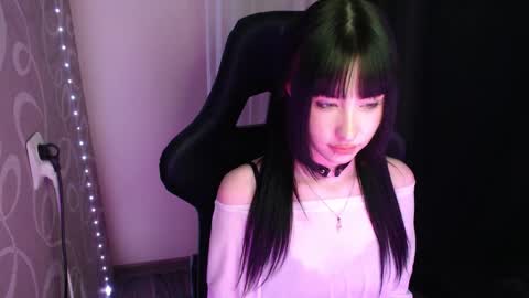 Snapshot of naemiblush chatting on December 17, 2025, 11:49 am Naemi online show from December 17, 2025, 11:49 am