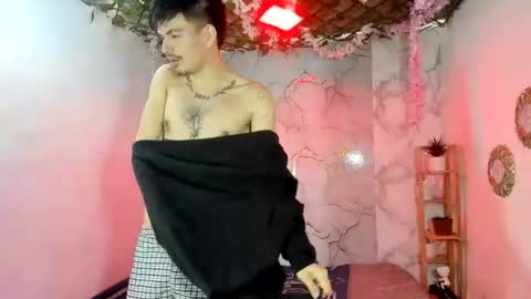 nahomi_hot2002 online show from July 27, 2026, 1:18 pm