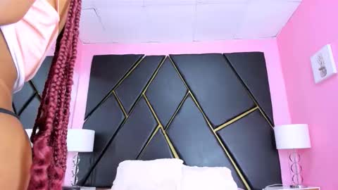 Nahomy online show from October 25, 2025, 2:35 pm