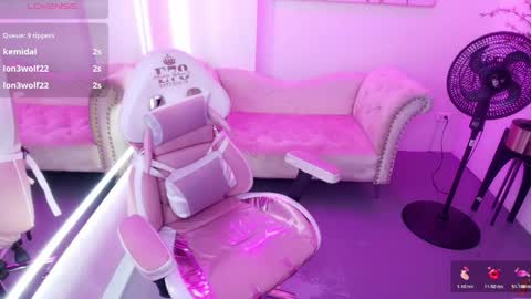 nahomi_velmont online show from June 5, 2026, 9:42 pm