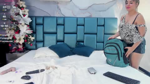 Snapshot of nahomi_wild chatting on December 17, 2024, 1:50 am Nahomi online show from December 17, 2024, 1:50 am