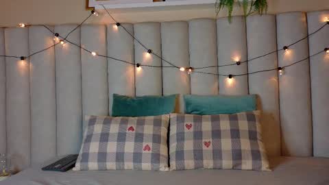 Snapshot of nahomicampbell_ chatting on November 20, 2025, 7:35 pm VICTORIA online show from November 20, 2025, 7:35 pm