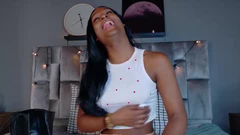 Snapshot of nahomicampbell_ chatting on November 26, 2025, 7:37 pm VICTORIA online show from November 26, 2025, 7:37 pm