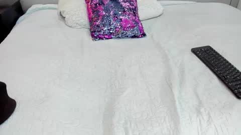 Nahomi  online show from November 12, 2025, 11:58 pm