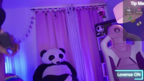 nahomy 2308 online show from April 15, 2026, 12:01 pm