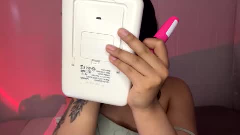 nahomy online show from December 14, 2025, 2:11 pm