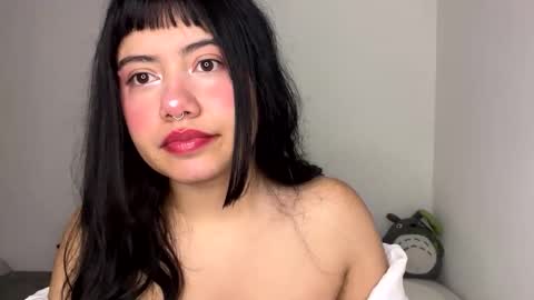 nahomy online show from April 11, 2026, 1:15 pm