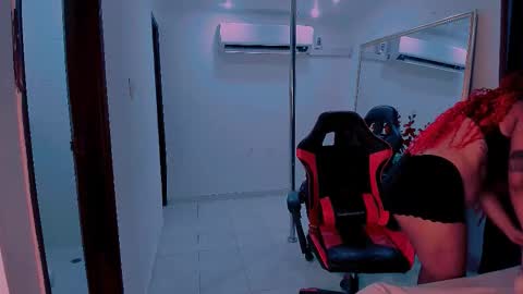 Nahomy online show from October 6, 2025, 5:54 pm