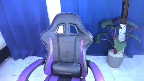 Nahomy online show from October 8, 2025, 4:04 pm