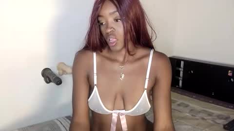 Nahomy  online show from January 7, 2026, 5:04 pm