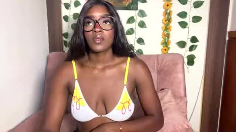 Snapshot of nahomy_smiiths chatting on July 6, 2026, 7:38 pm Nahomy online show from July 6, 2026, 7:38 pm
