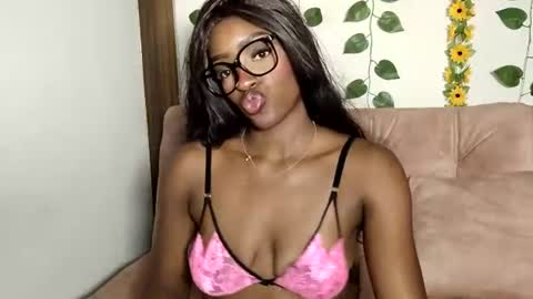 Snapshot of nahomy_smiiths chatting on July 8, 2026, 12:04 am Nahomy online show from July 8, 2026, 12:04 am